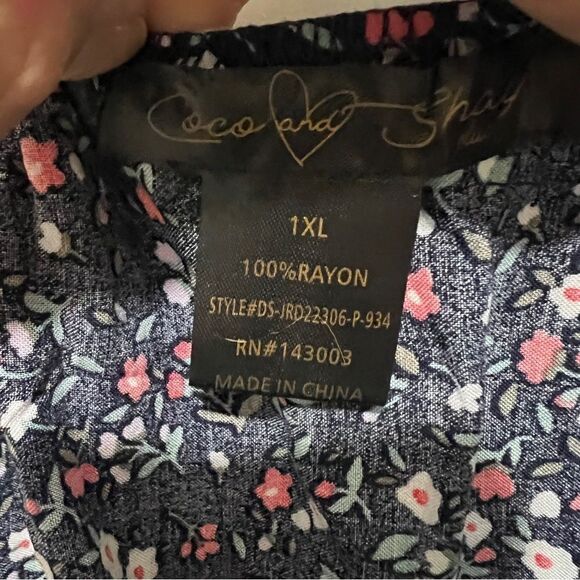 Coco and Shay Floral Off-Shoulder Top Woman's 1XL - Picture 6 of 8